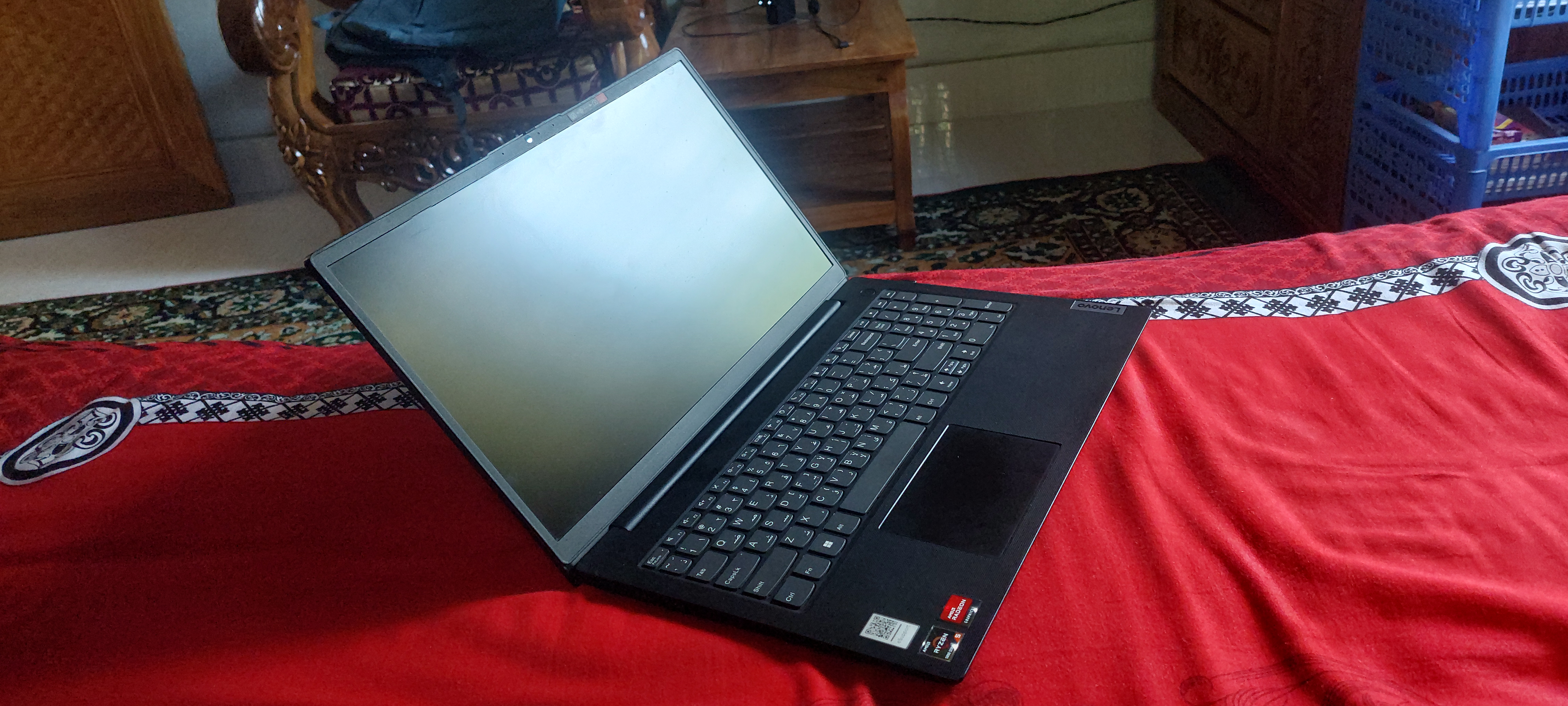 Lenovo v15